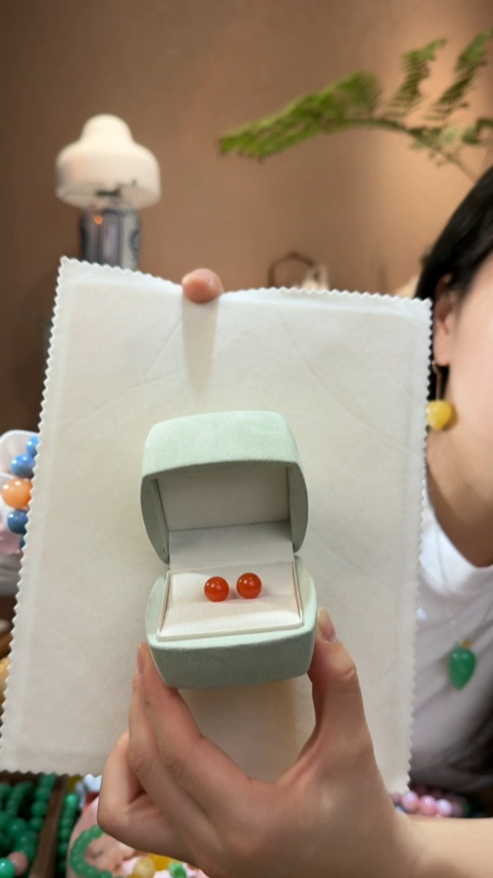 18K金镶嵌南红玛瑙耳钉旺****?天然南红耳钉