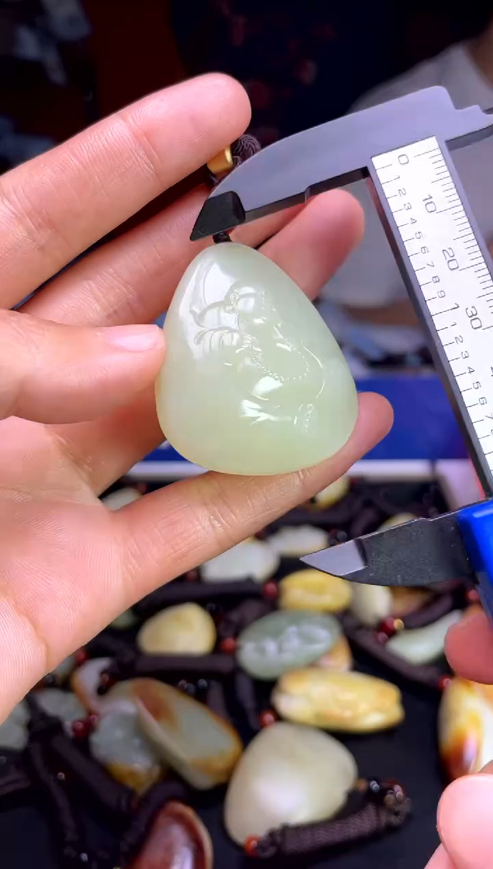 和田玉未镶嵌颈饰1