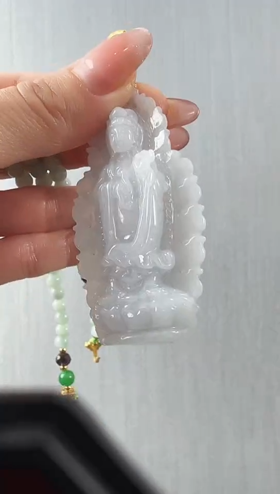颈饰未镶嵌翡翠观音