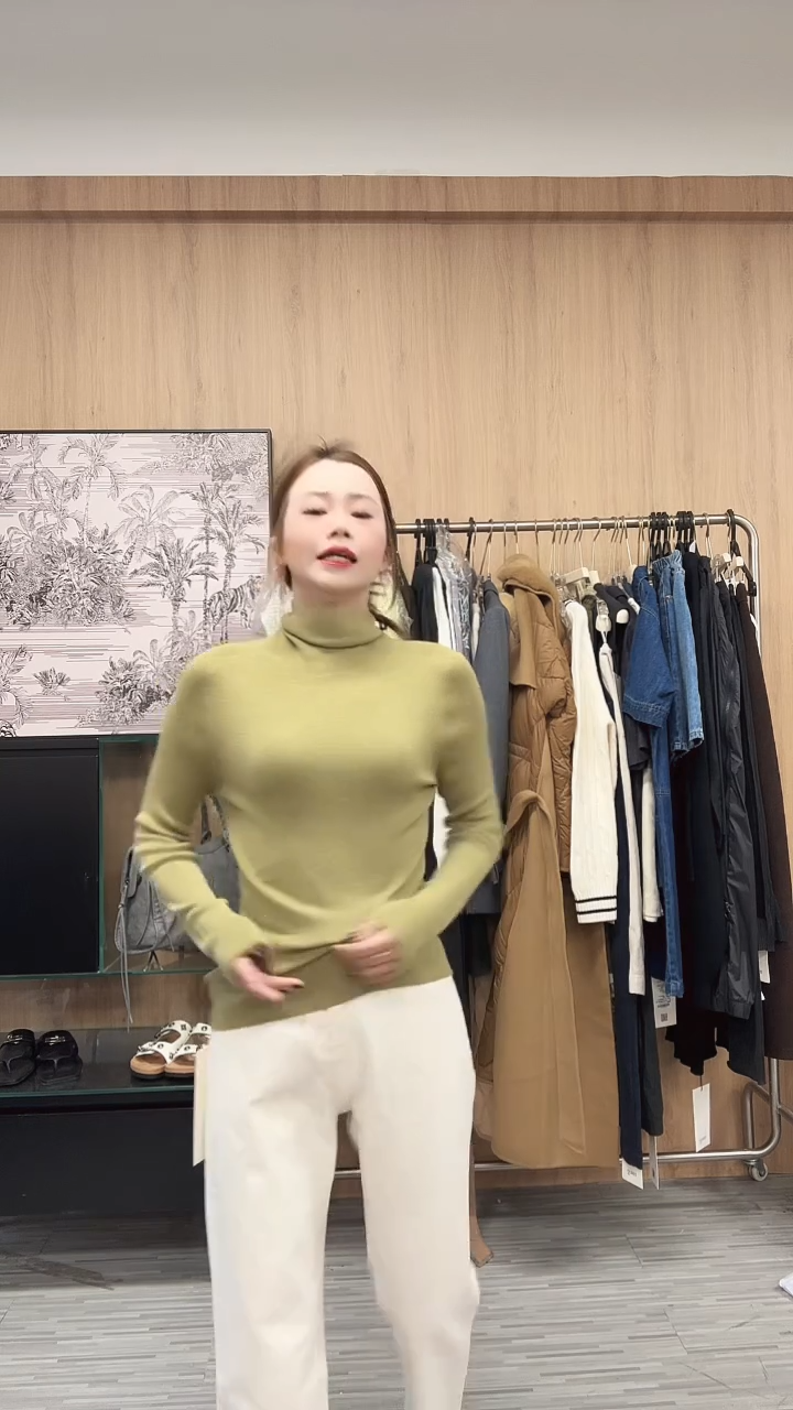 牛油果绿堆堆领上衣