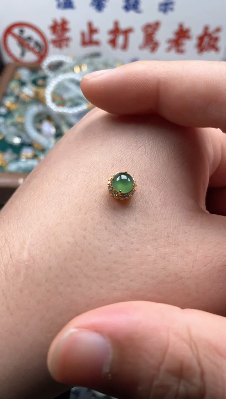 【闪购商品】翡翠颈饰未镶嵌哥哥