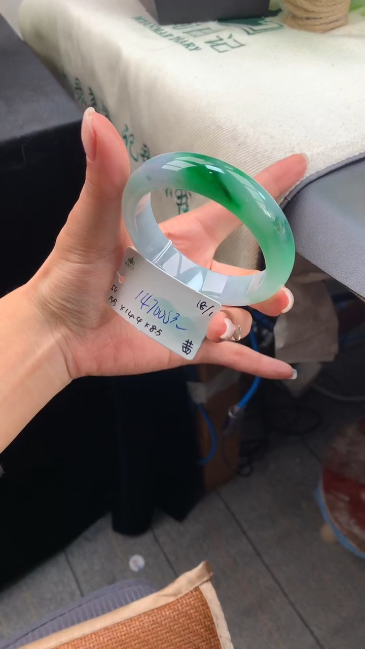 【闪购商品】翡翠手镯未镶嵌下单联系客服核对地址哦