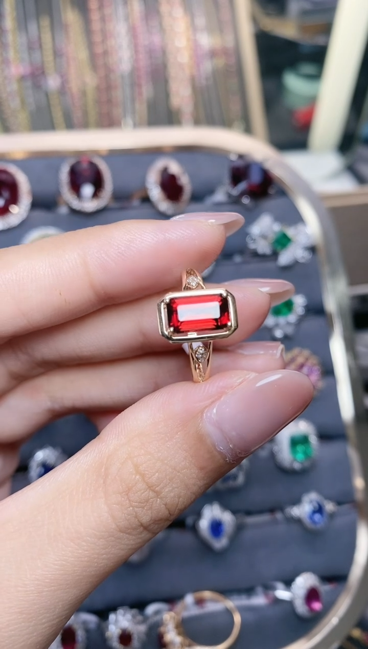 石榴石戒指18K金镶嵌·