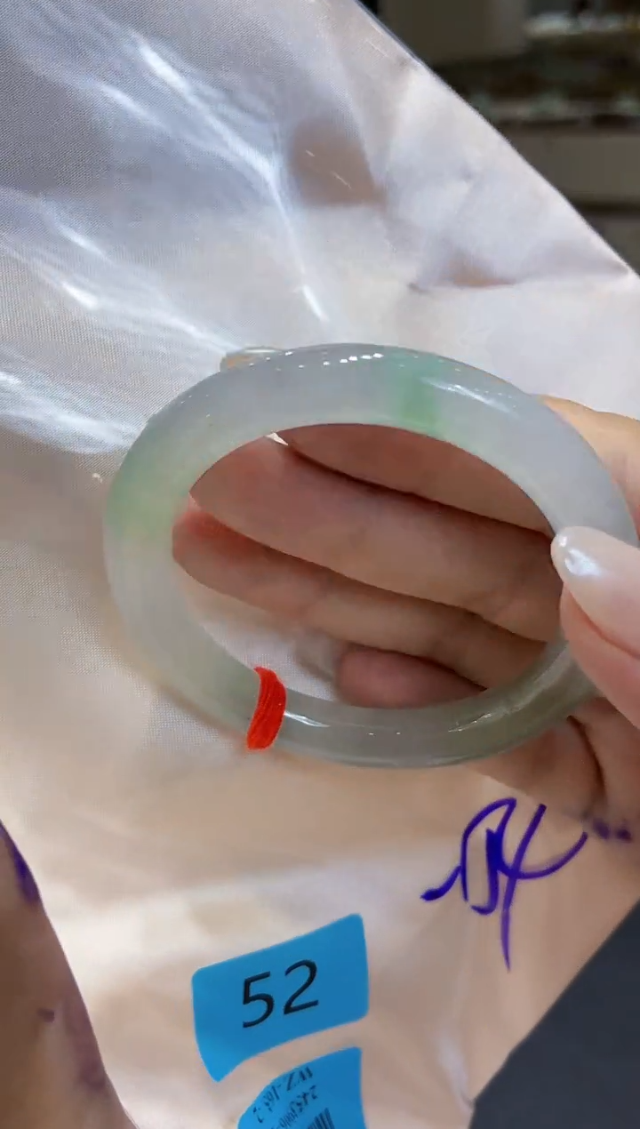翡翠手镯未镶嵌翡翠手镯