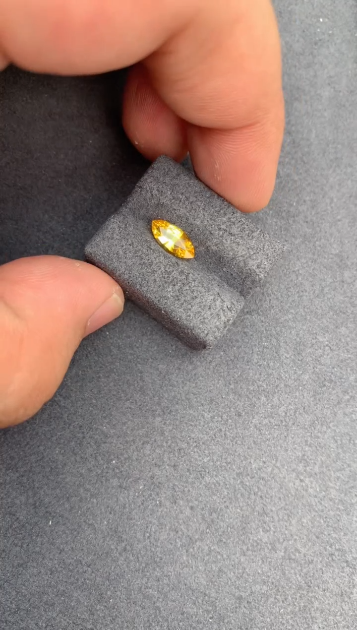 【闪购商品】彩色蓝宝石裸石未镶嵌1.1ct黄蓝宝