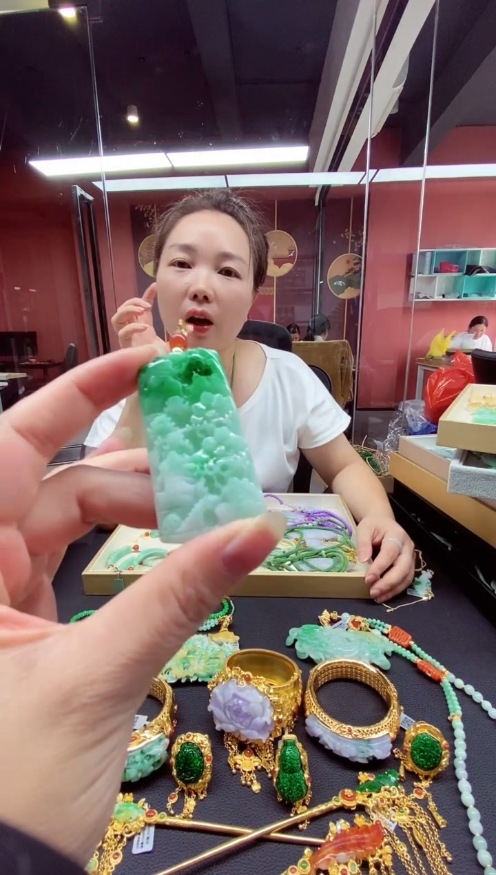 翡翠未镶嵌颈饰翡翠吊坠