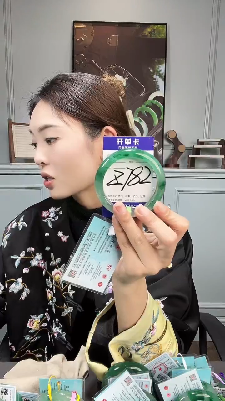 【闪购商品】石英质玉手镯未镶嵌非洲翠