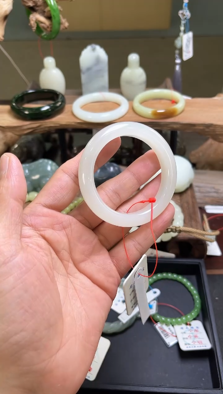 和田玉手镯未镶嵌青海白玉手镯 53+