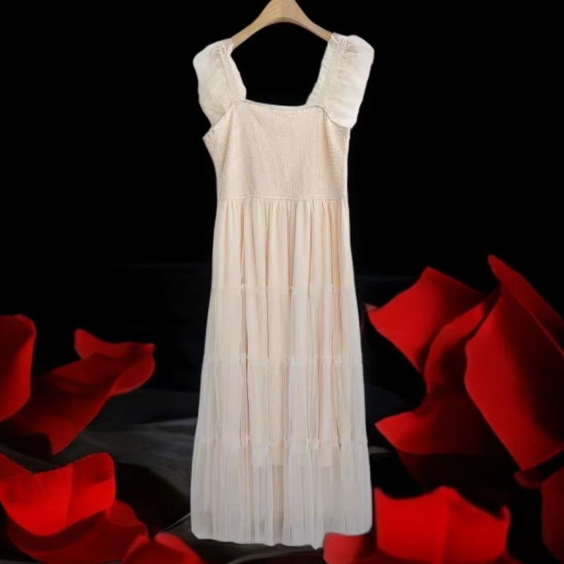 9042米白色吊带蛋糕裙