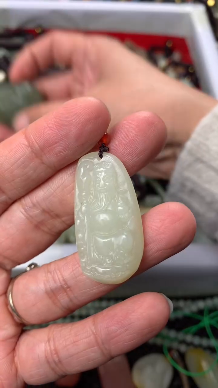【闪购商品】和田玉颈饰未镶嵌多样性发货没有证书.拍一发一，有瑕