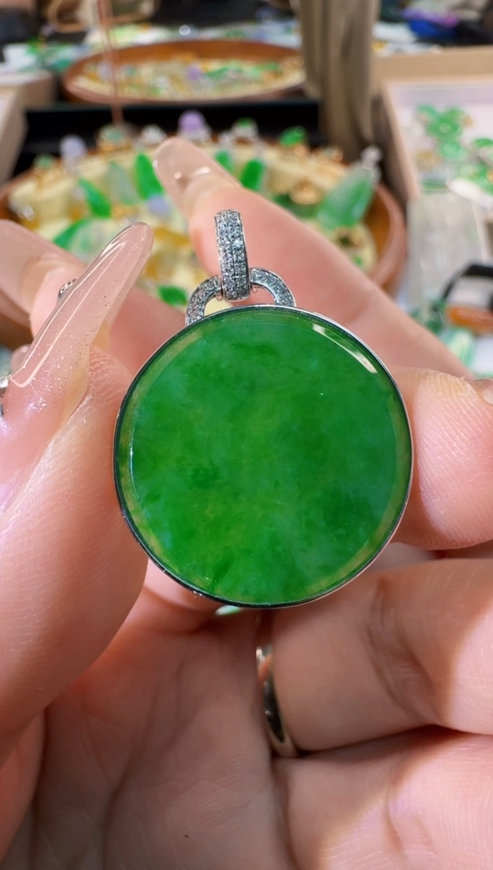 【闪购商品】翡翠颈饰18K金镶嵌缅甸翡翠A货吊坠