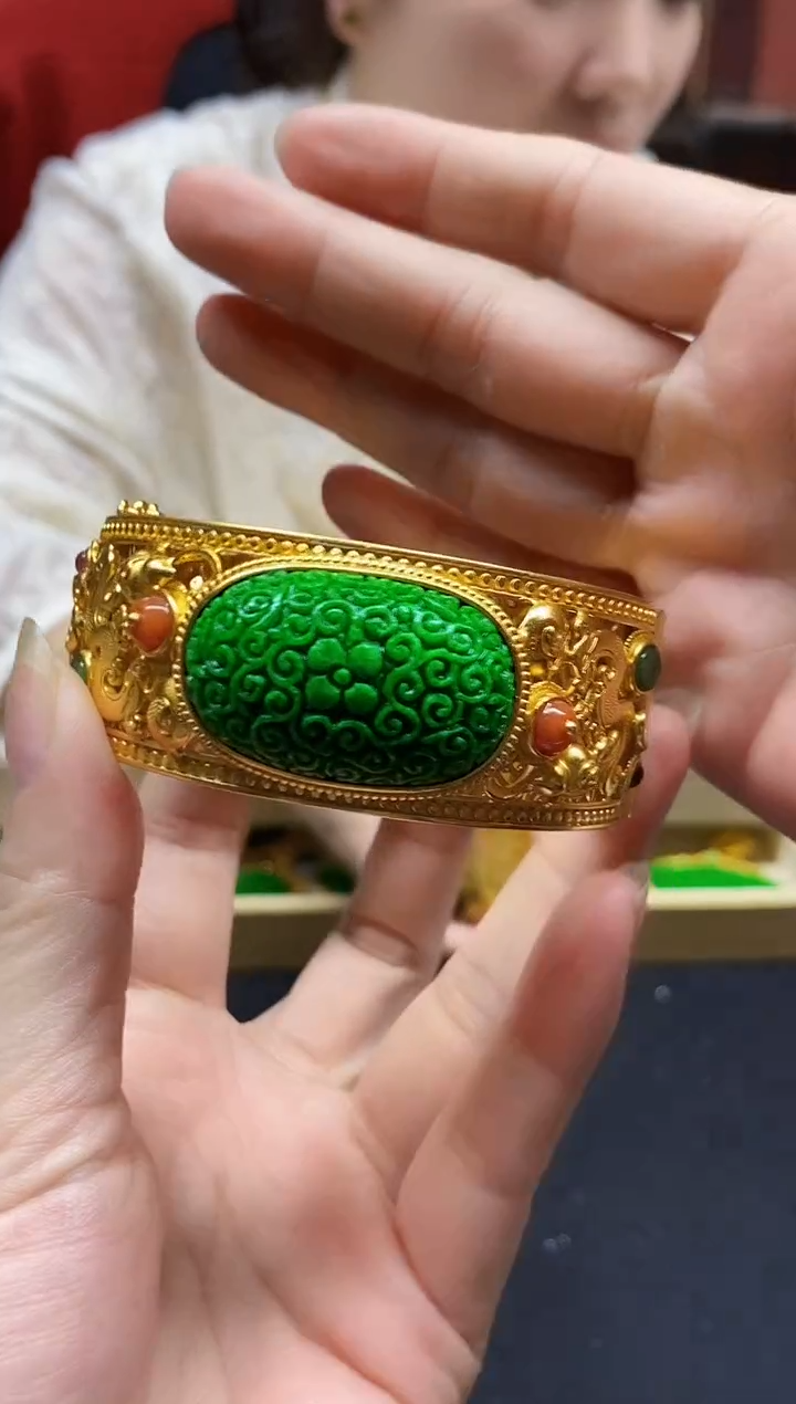 颈饰未镶嵌翡翠翡翠手镯