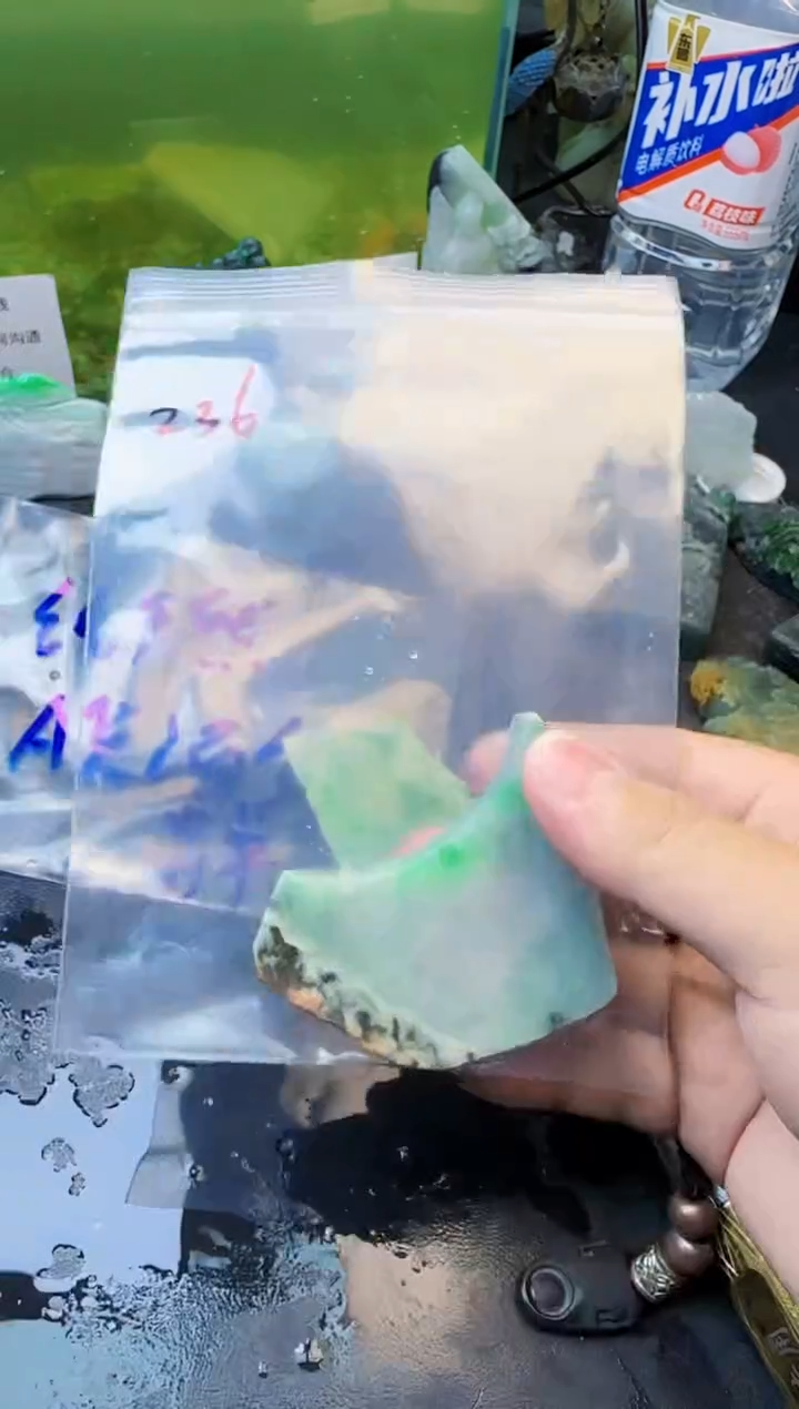 翡翠未镶嵌颈饰天然翡翠236