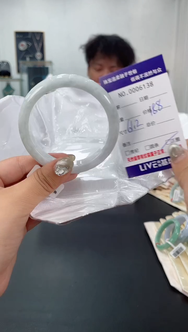【闪购商品】翡翠手镯未镶嵌天然翡翠A货