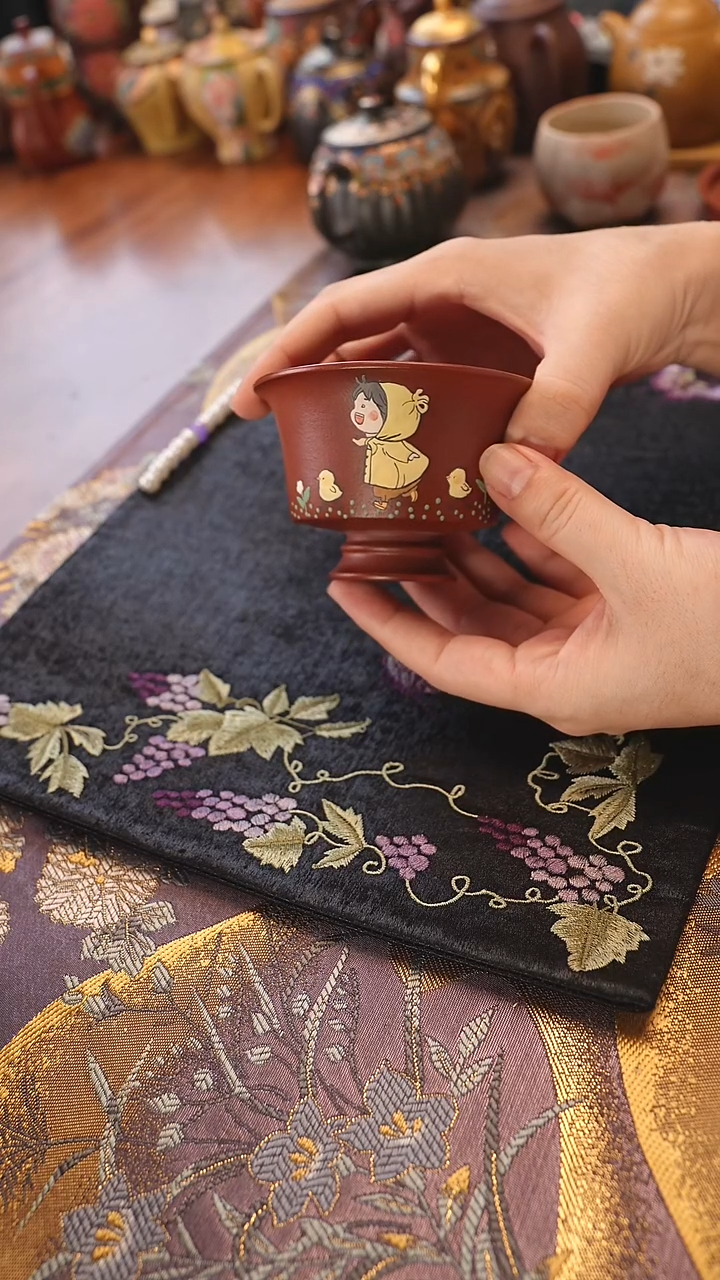 紫砂茶宠女孩小鸭杯子大红袍