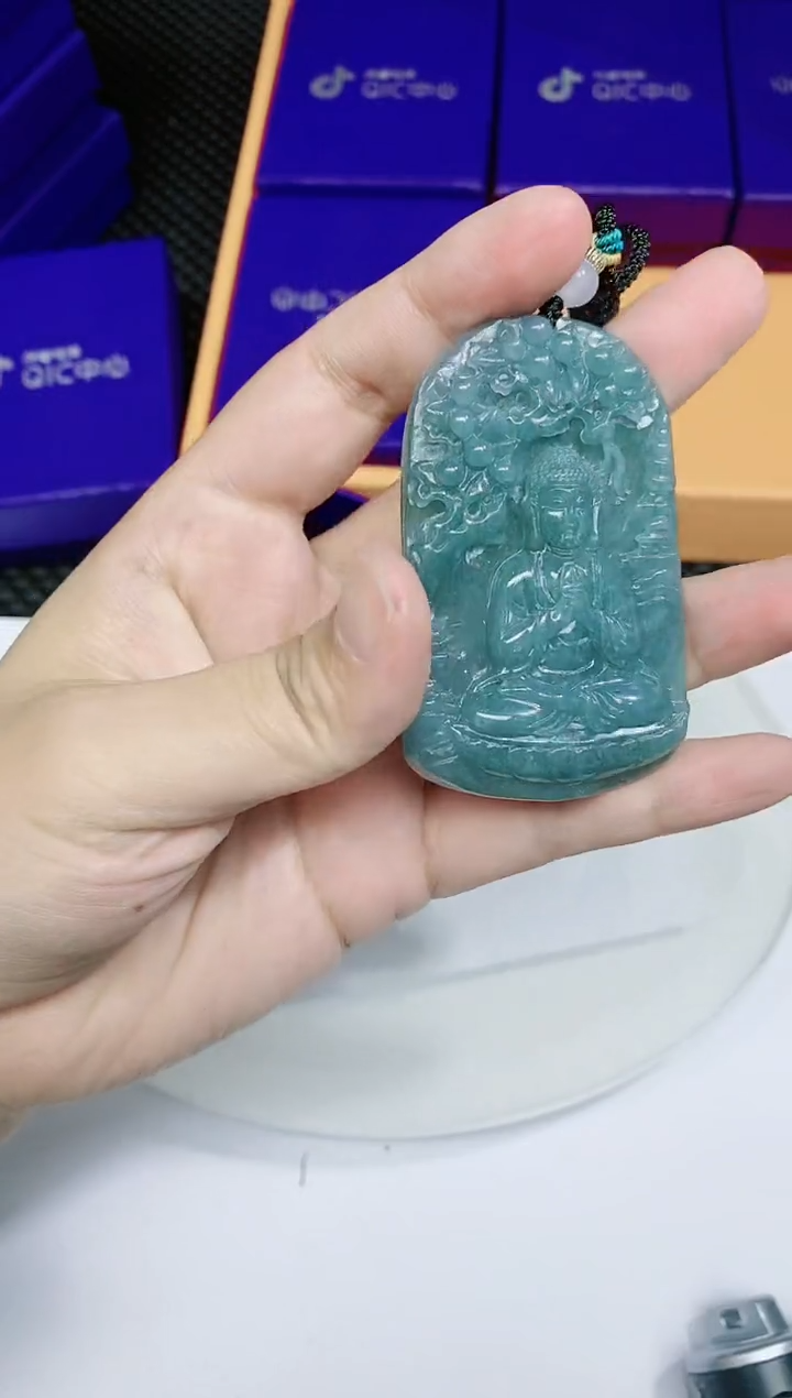 翡翠未镶嵌颈饰               