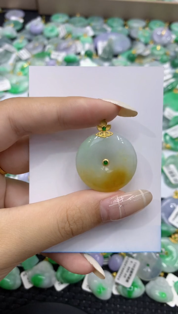 颈饰18K金镶嵌翡翠卓**林天然缅甸翡翠A货