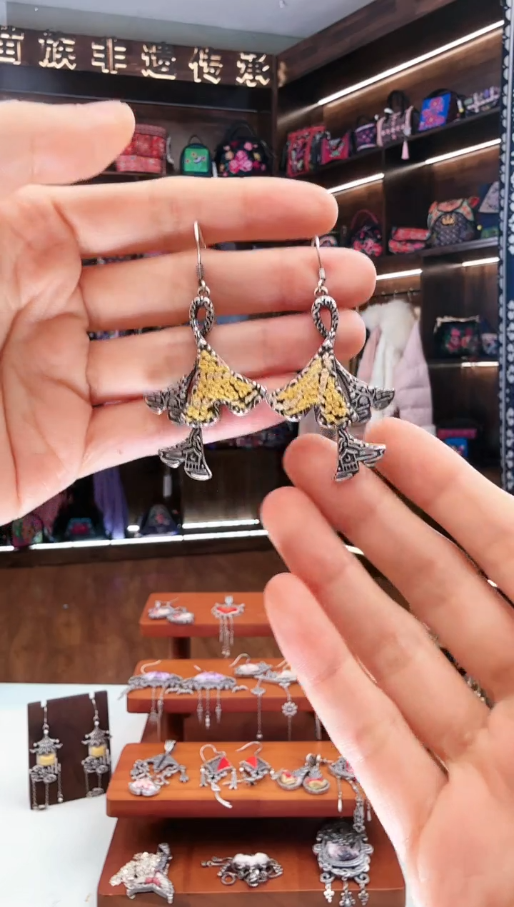 【闪购商品】织绣125蚩梦苗族古绣