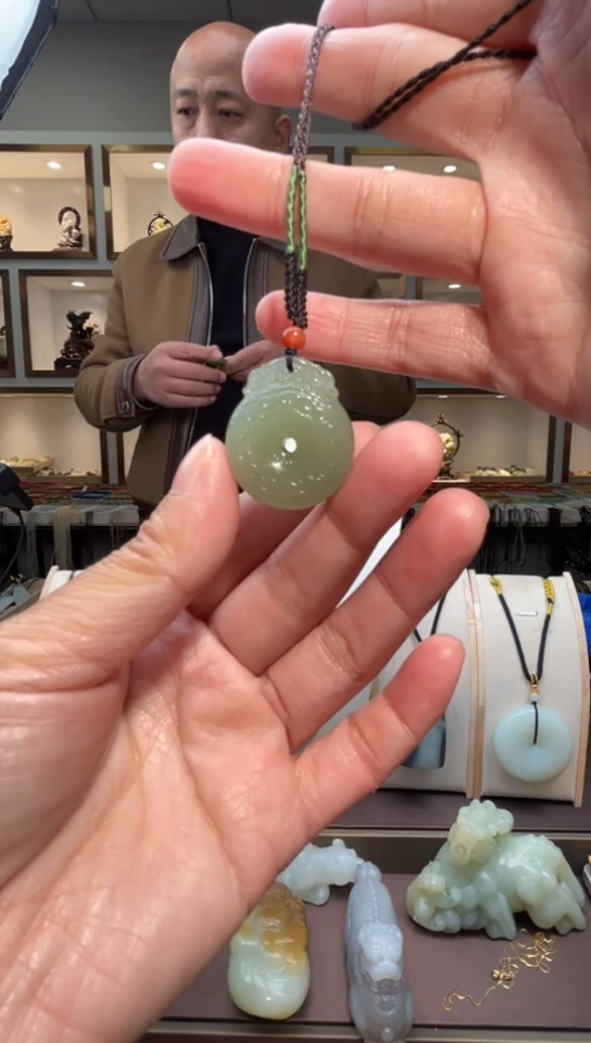 颈饰未镶嵌和田玉苏