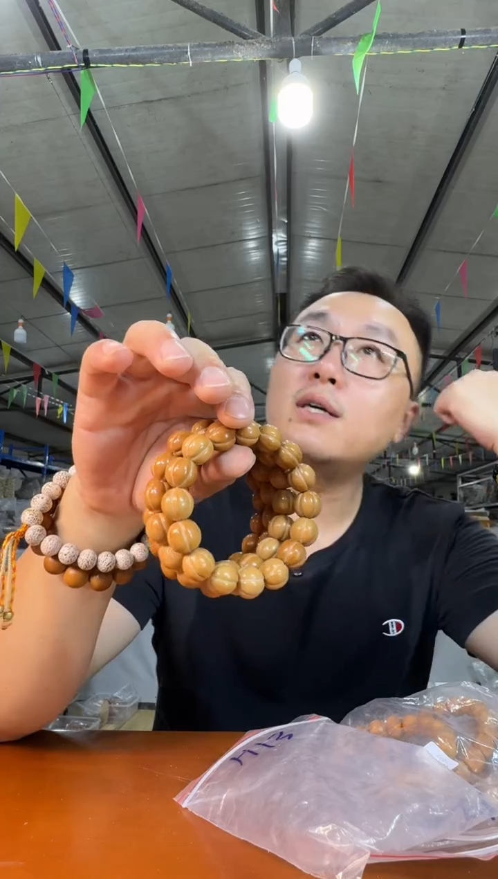 猴头核桃手串H20实物为准