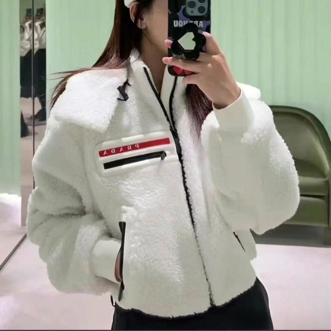 99新 Prada/普拉达 双双臻选/vv01056/普拉达外套/M码