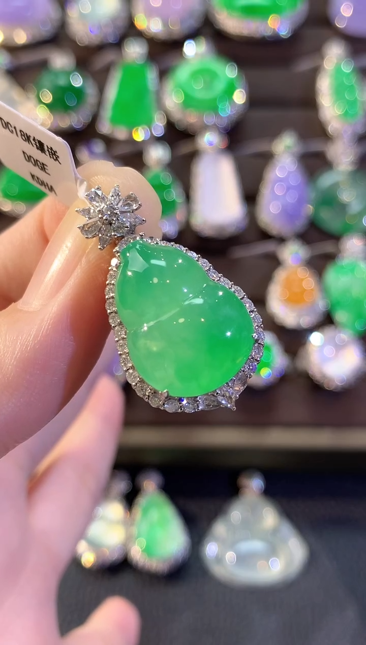 吊坠(不含链)18K金镶嵌翡翠冬日珠宝E21