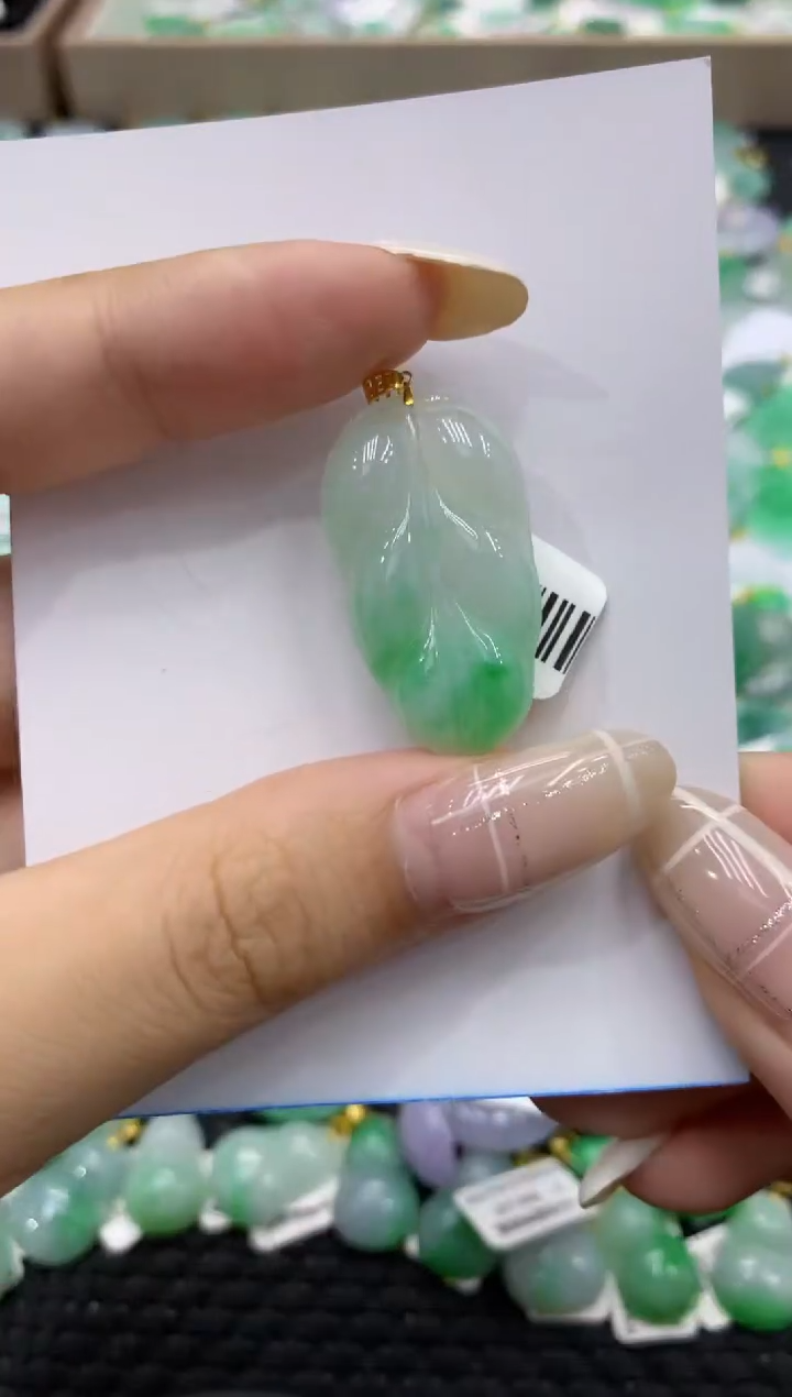 颈饰18K金镶嵌翡翠天然缅甸翡翠A货