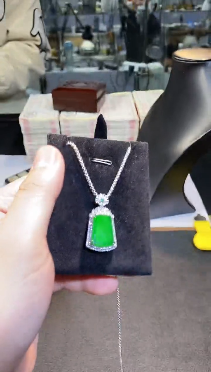 【闪购商品】翡翠吊坠(不含链)未镶嵌多样性发货不含链其一