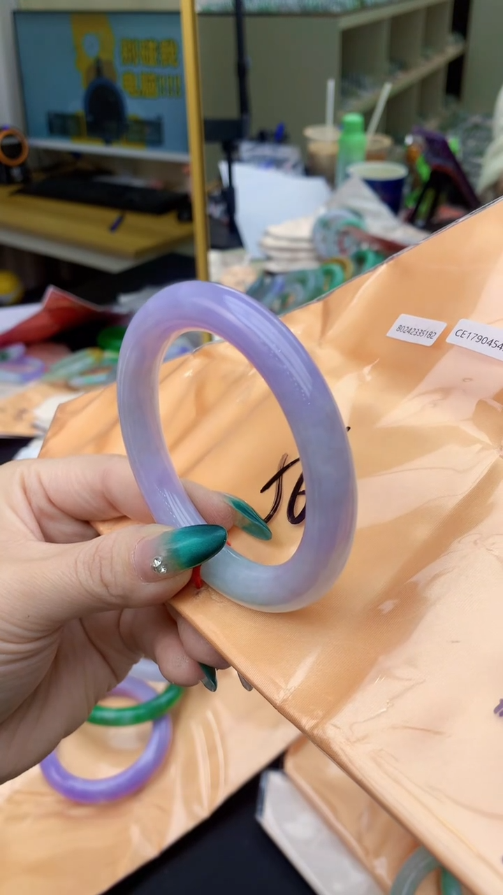【闪购商品】翡翠手镯未镶嵌0212985408