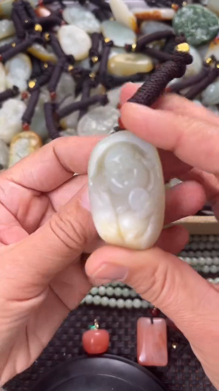 【闪购商品】和田玉颈饰未镶嵌多样性发货没有证书拍一发一有瑕