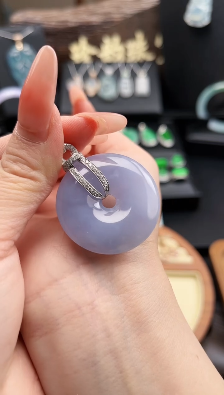 【闪购商品】翡翠颈饰18K金镶嵌翡翠平安扣