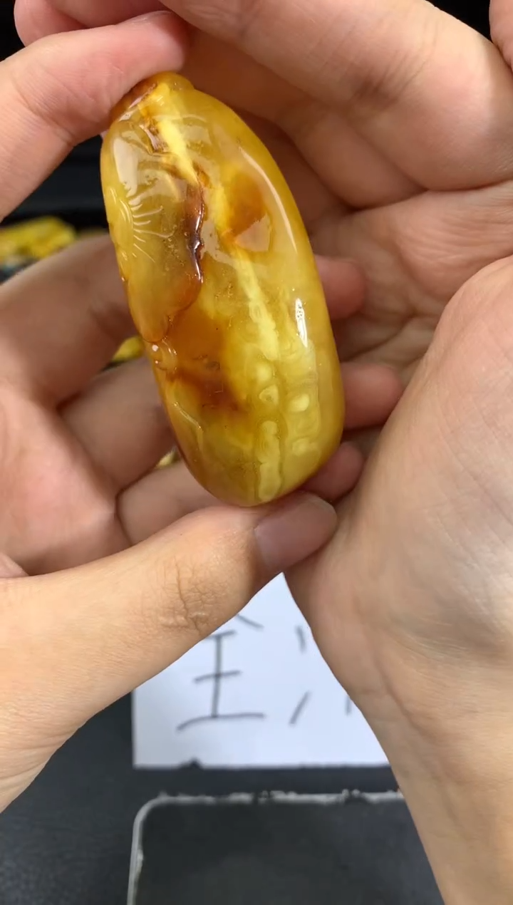 蜜蜡未镶嵌珠宝奇石86