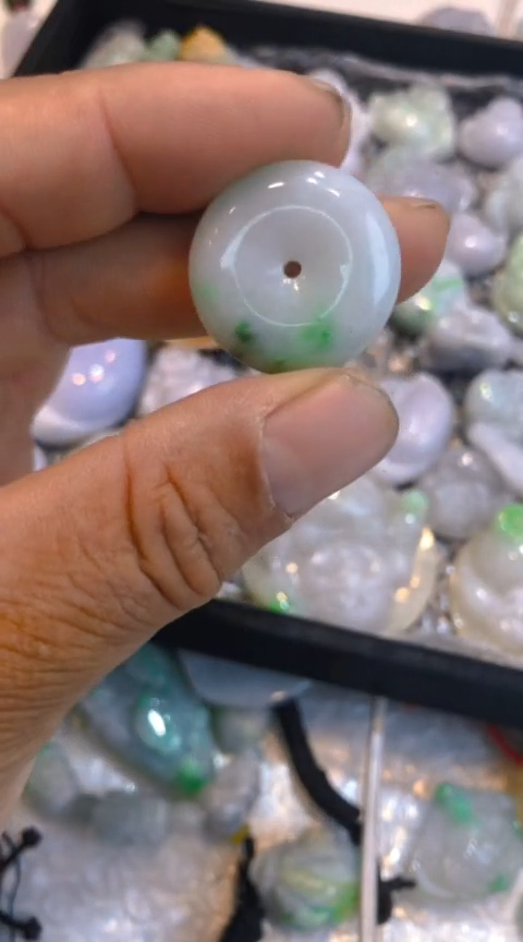 【闪购商品】翡翠吊坠(不含链)未镶嵌飘花平安扣