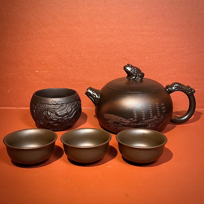 紫陶迎客松金蟾凤鸣壶【配1个紫砂龙主人杯+3个紫砂反口品茗杯D33