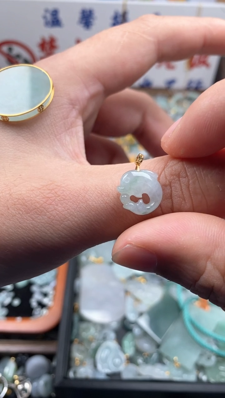 【闪购商品】翡翠颈饰未镶嵌哥哥