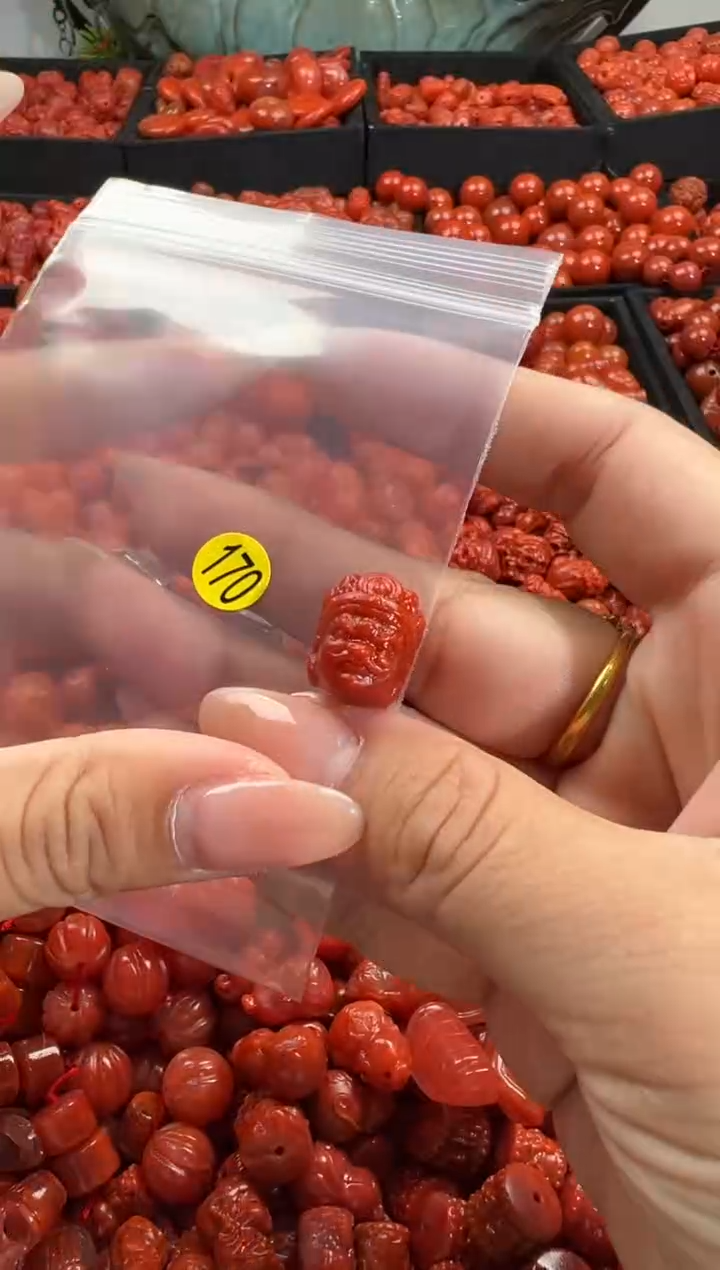 颈饰未镶嵌南红玛瑙1