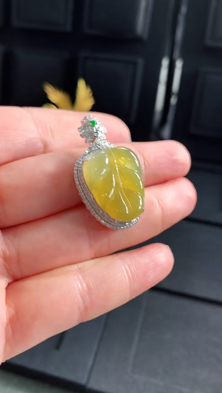 【闪购商品】翡翠吊坠(不含链)18K金镶嵌吊坠