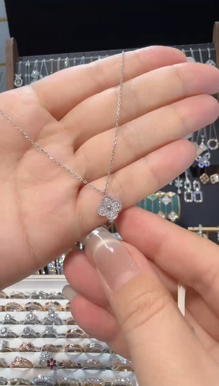 项链18K金镶嵌钻石项链