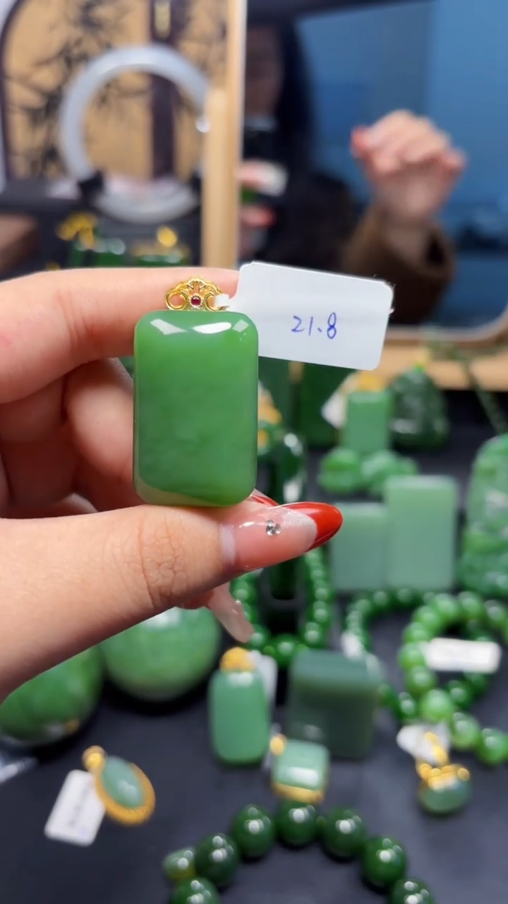 【闪购商品】和田玉（碧玉）吊坠(赠链)18K金镶嵌1