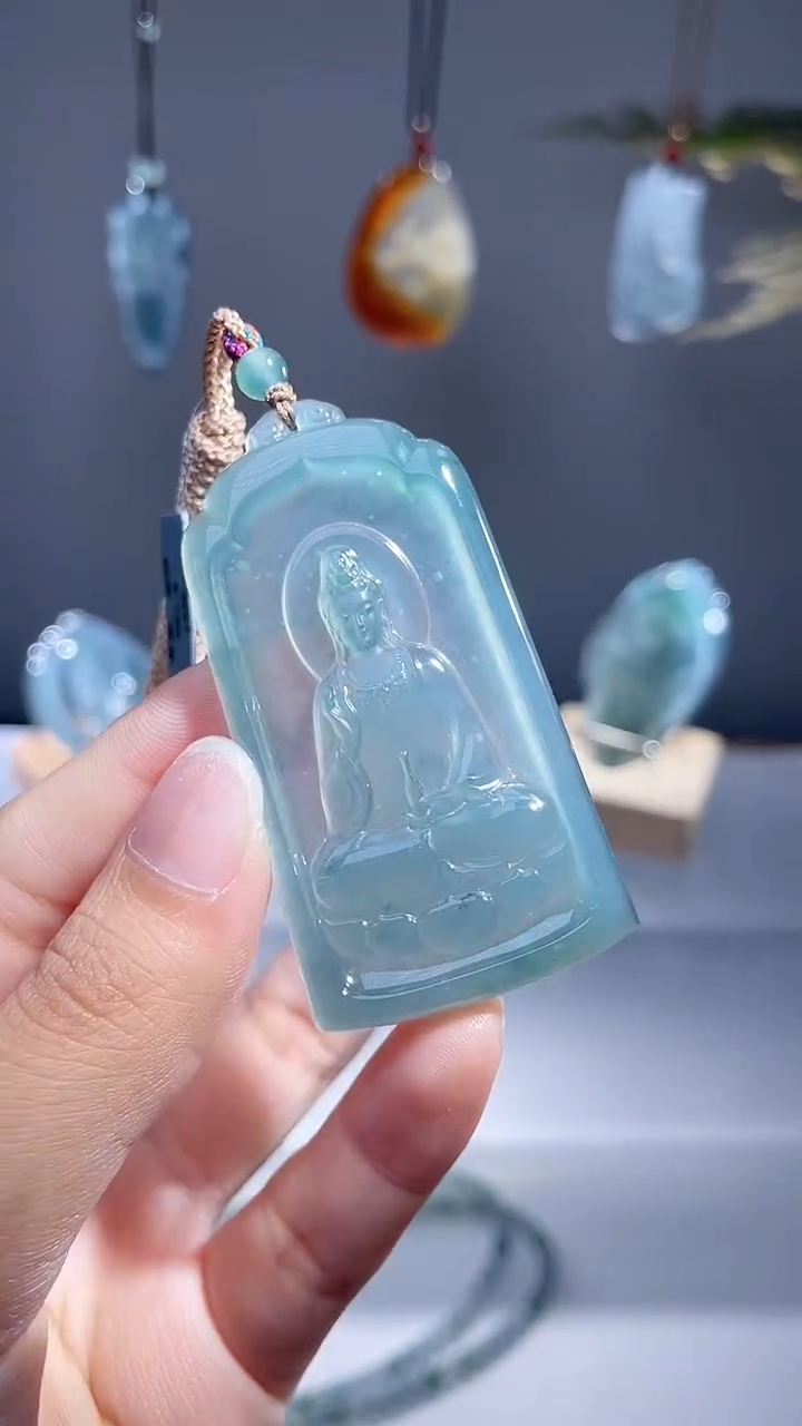 颈饰未镶嵌翡翠观音