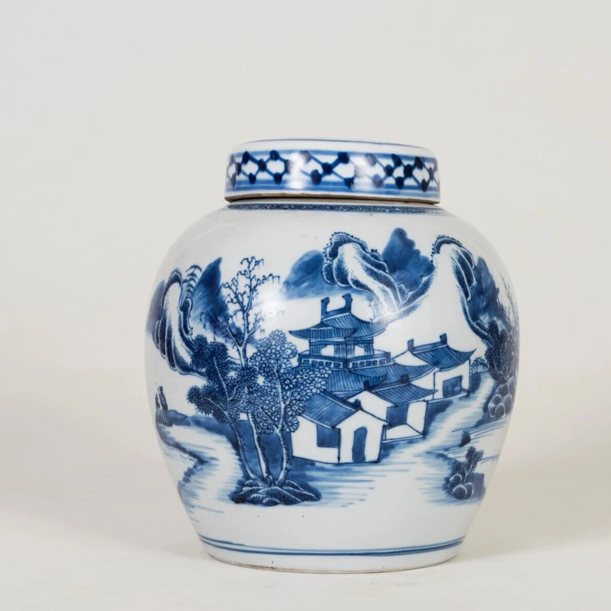   Lot  7   清  乾隆青花山水盖罐(12.11瓷杂拍卖 )