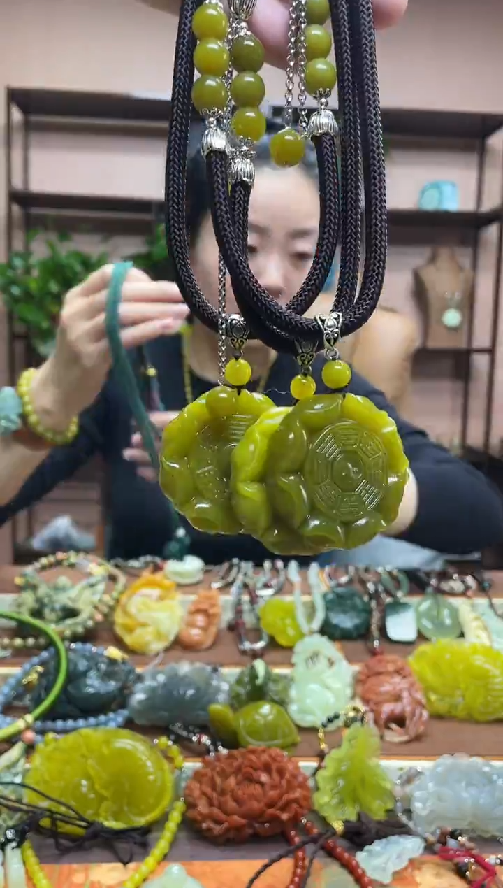 未镶嵌岫玉吊坠多样性发货发其中之一