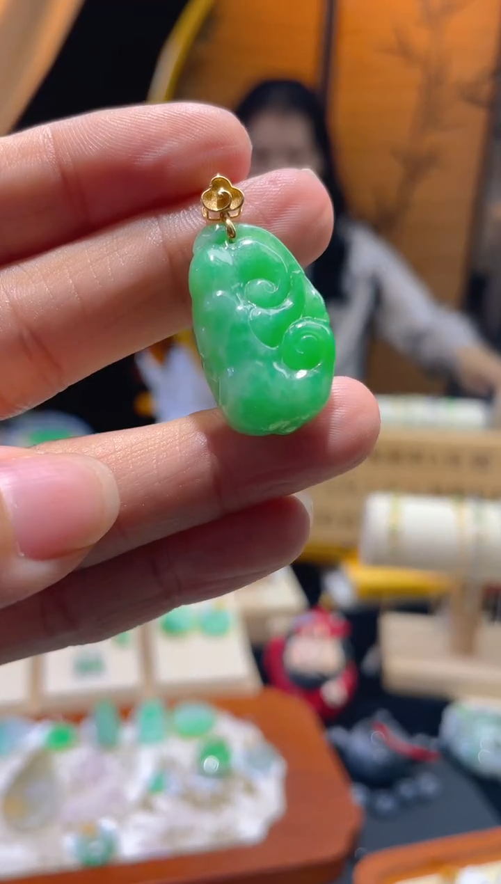 【闪购商品】翡翠颈饰18K金镶嵌假一赔三