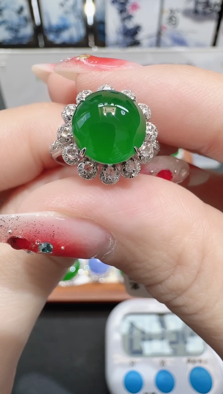 18K金镶嵌戒指翡翠绵****)寄售回流，24小时鉴赏期