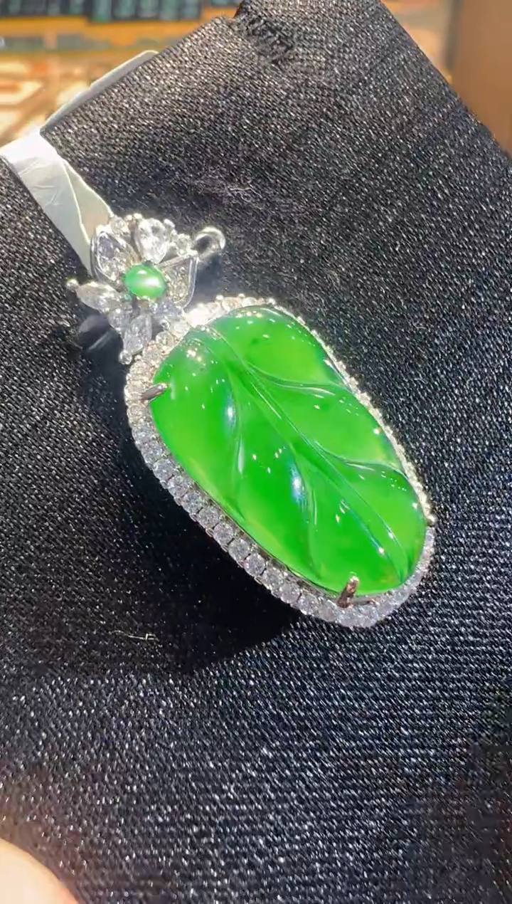 【闪购商品】翡翠吊坠(不含链)合金多样性发货一件