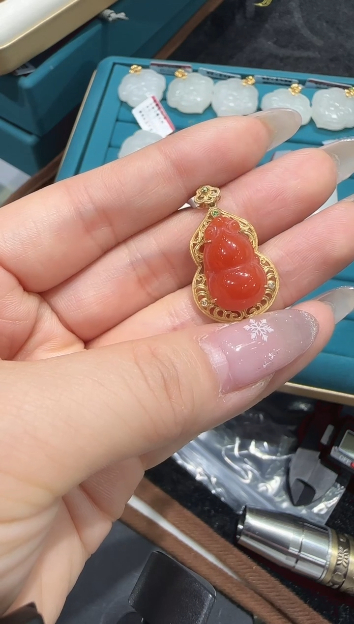 【闪购商品】南红玛瑙吊坠/多样性发18K金镶嵌R541