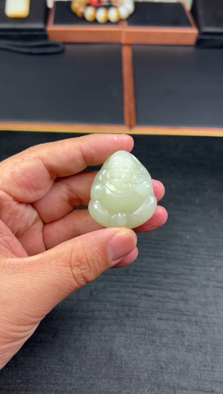 【闪购商品】和田玉吊坠(赠链)未镶嵌且末微色差迪克兰一细