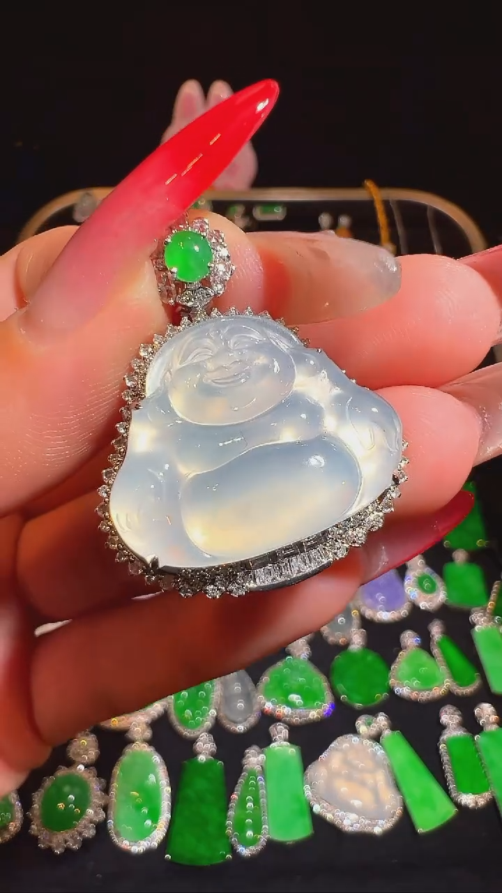 颈饰18K金镶嵌翡翠吊坠