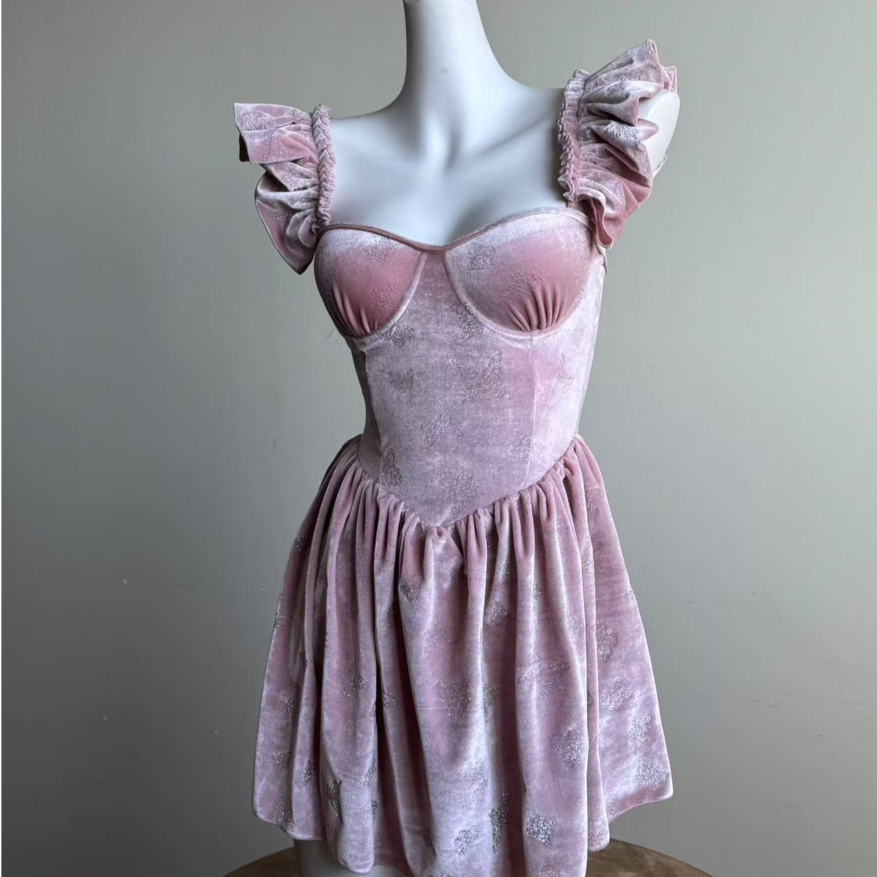 OMOM【粉瓷甜荔】法式少女甜美连体泳衣显瘦遮肚温泉度假泳装5104