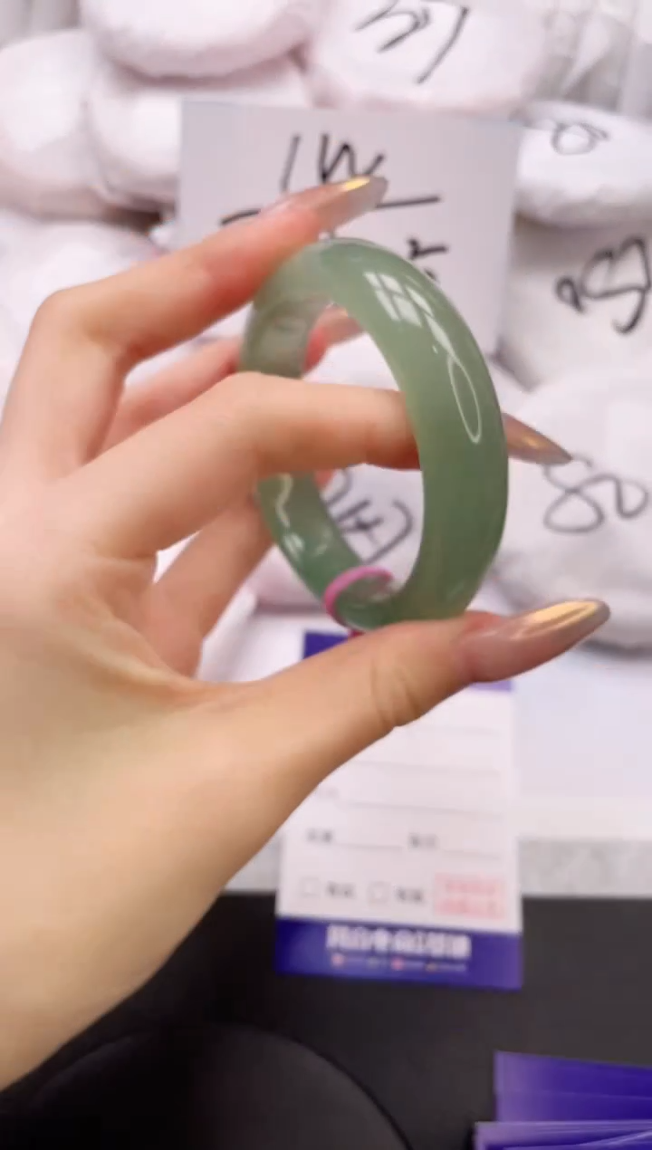 【闪购商品】石英质玉手镯未镶嵌6K44-54